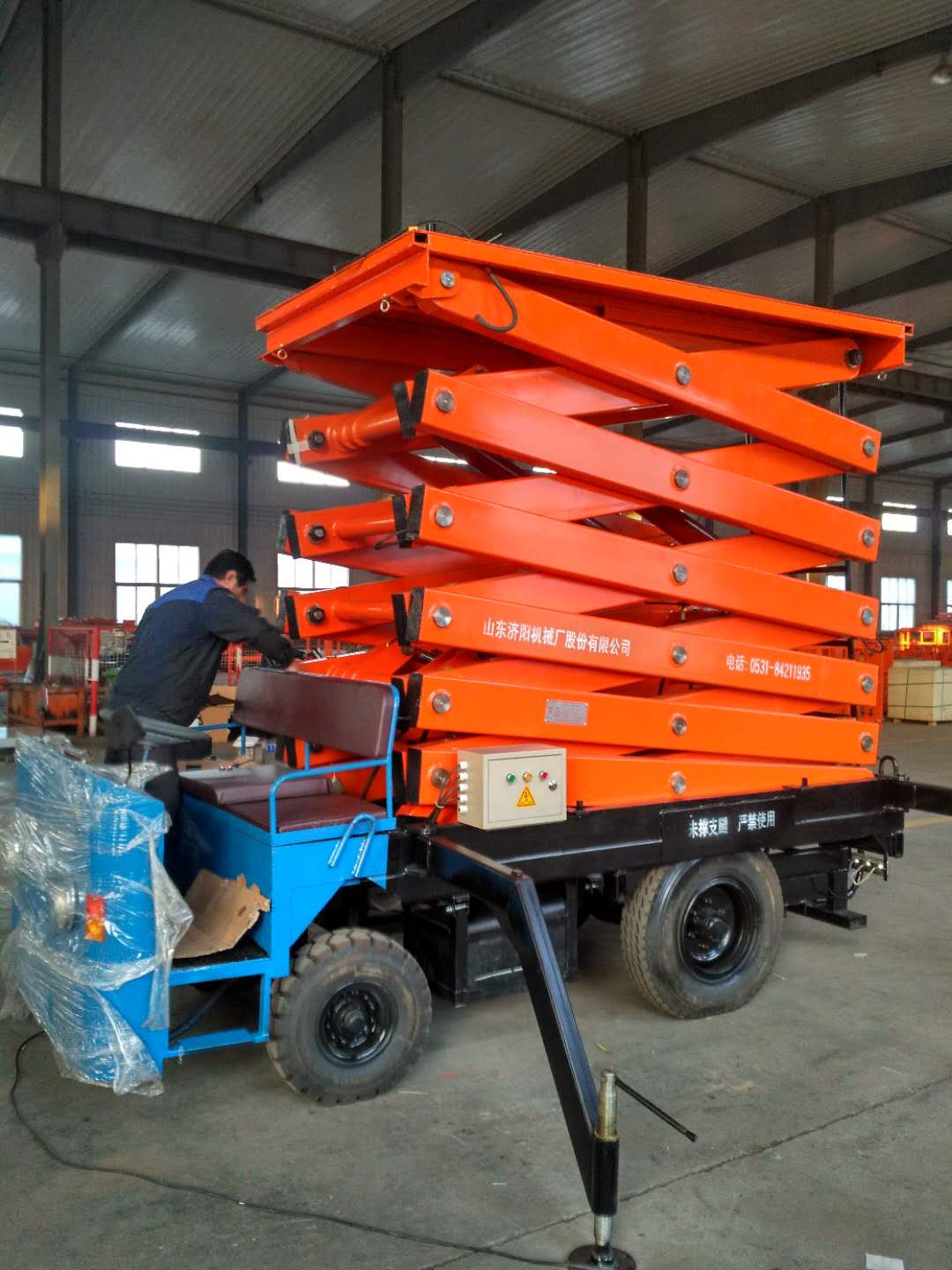 電瓶車剪叉升降機(jī)